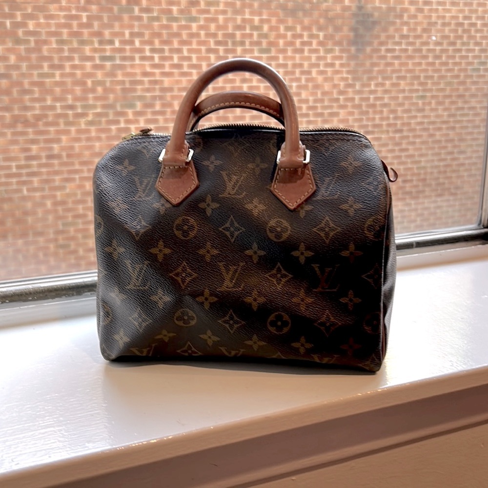 100% authentic Louis Vuitton speedy bag 25